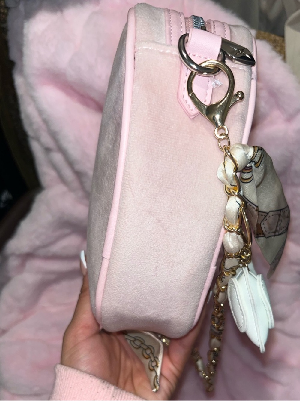 Paris Hilton Light Pink Heart-Shaped Bag - Picture 10 of 14
